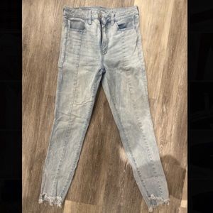Light washed American eagle cropped jeans 6 long